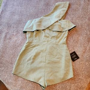 Lulus one shoulder light green romper size medium (New with tags)